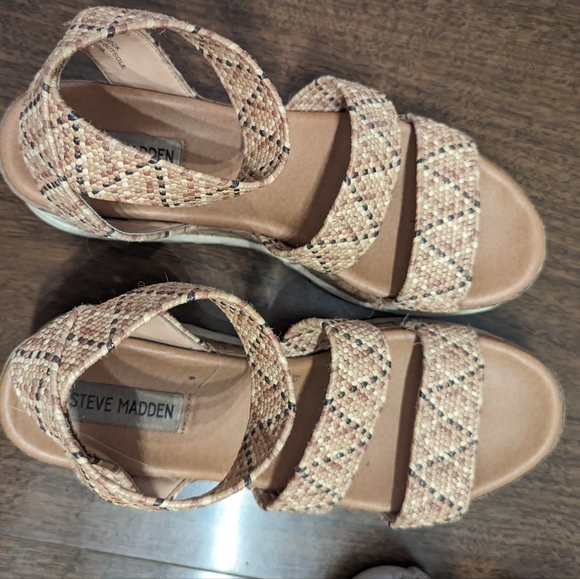 Platform Steven Madden Sandals - Picture 5 of 5